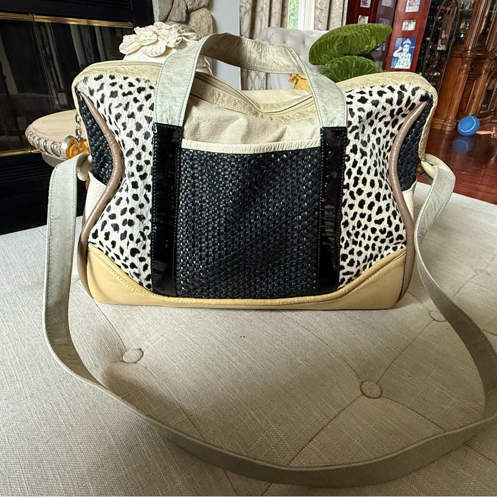 Stylish Black and Cream Shoulder Bag